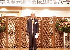 挨拶する室伏勇会長