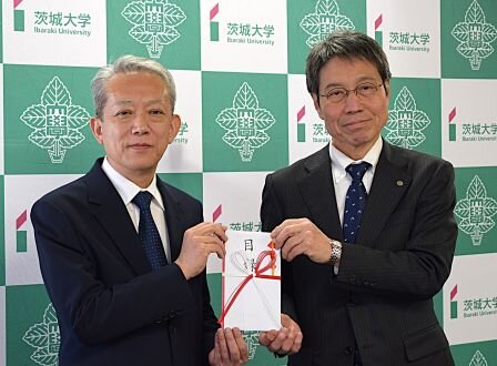 学長と日立技研.JPG