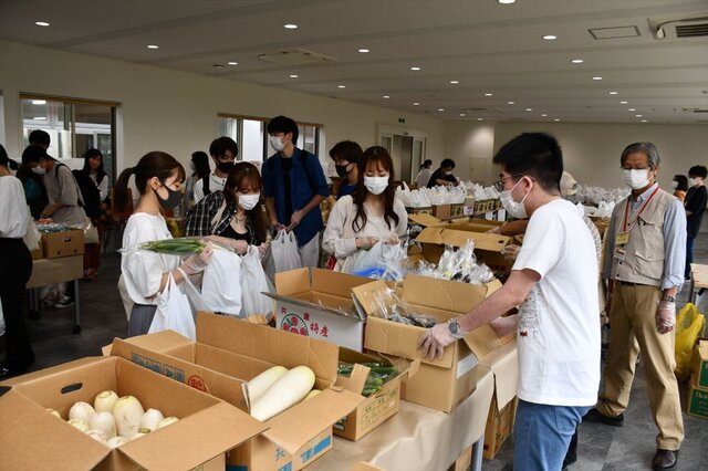 学生463人に食料・日用品を無料提供「ありがたい」<br>―地域・学生・教職員がボランティアチームとして協力