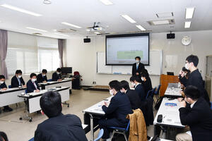 水戸市長を招き人社・行政学ゼミの学生が調査報告＆議論―「移住・定住促進」「コンパクトシティ」の政策効果を検討