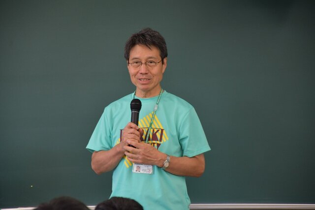 学長もお揃いのグリーンTシャツを着て