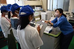 茨城県北の企業を巡り女性技術者と交流するバスツアーの様子をレポート 県内の中高生が多数参加 女性技術者が活躍できる地域の実現をめざす取り組み