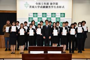 令和5年度後学期成績優秀学生表彰式を開催―学部2年生・大学院2年生あわせて67名を表彰