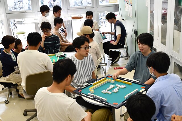 にぎわう麻雀交流会.JPG