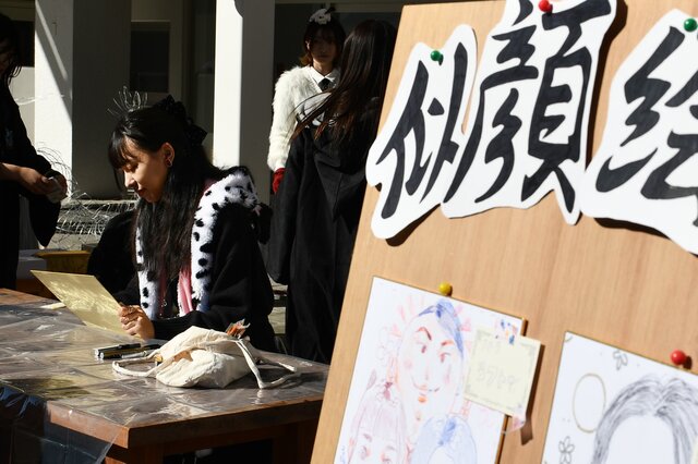 美術選修の学生の写真