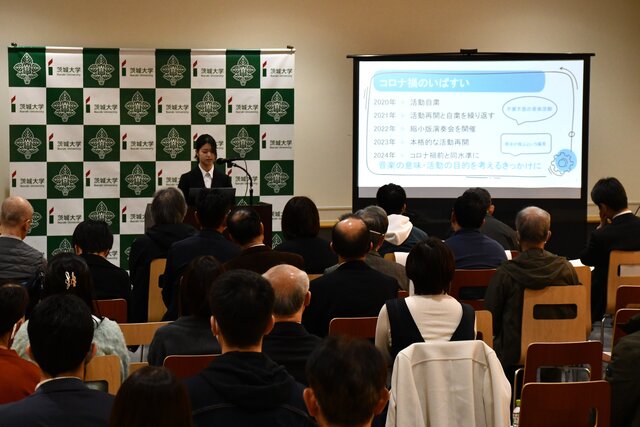 HCDで説明する吹奏楽部の学生の写真