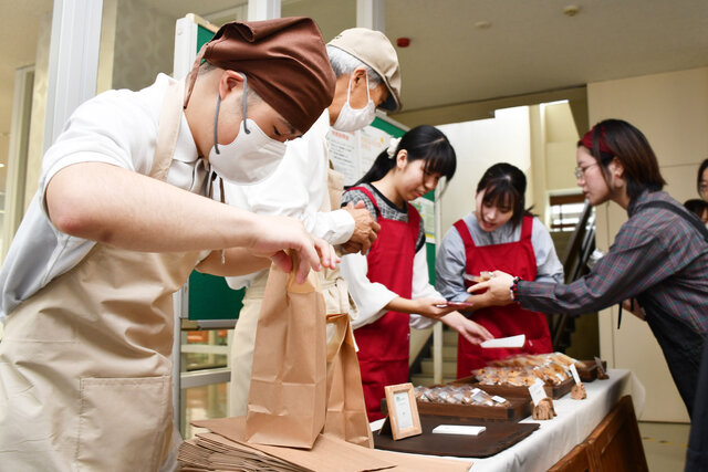 〈学福連携〉で学内カフェ運営！<br>－教育学部の学生たちがiOPとして活動