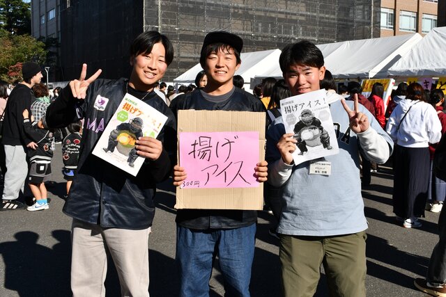 硬式野球部の学生の写真