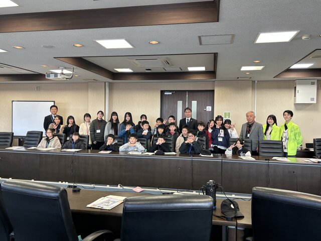 茨城大学を訪れた常陸大宮市の小中学生たち