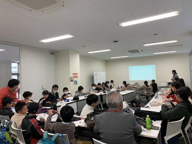 常陸大宮市の子どもたち、茨城大学を訪問<br>－「英語を学ぼう」の授業体験も