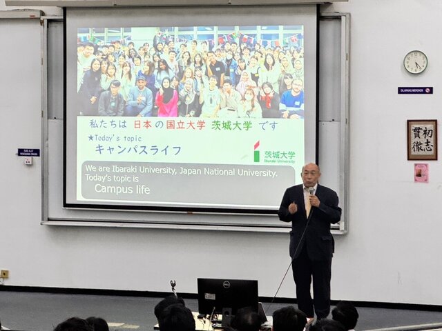 マラヤ大学でのプレゼンの様子