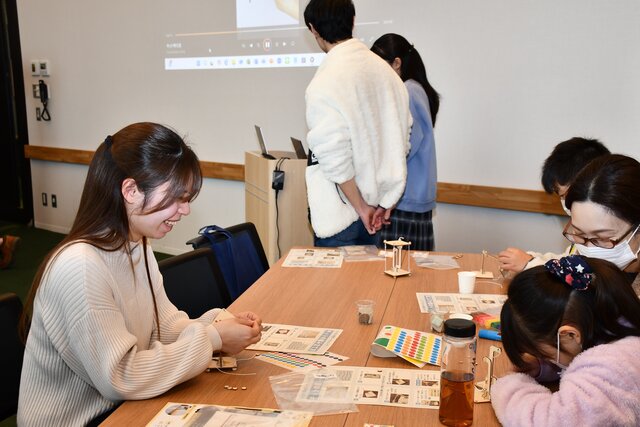 ワークショップに参加する高塚さん