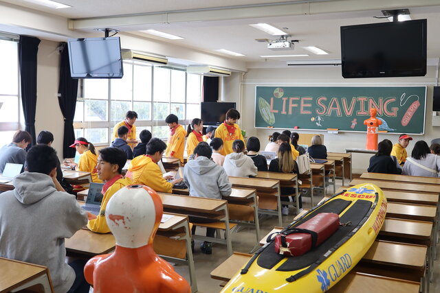 茨城大学ライフセービング部のブースの様子