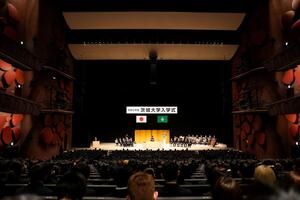 令和７年度入学式を挙行―2239人に入学許可 「はじめの特別授業」も