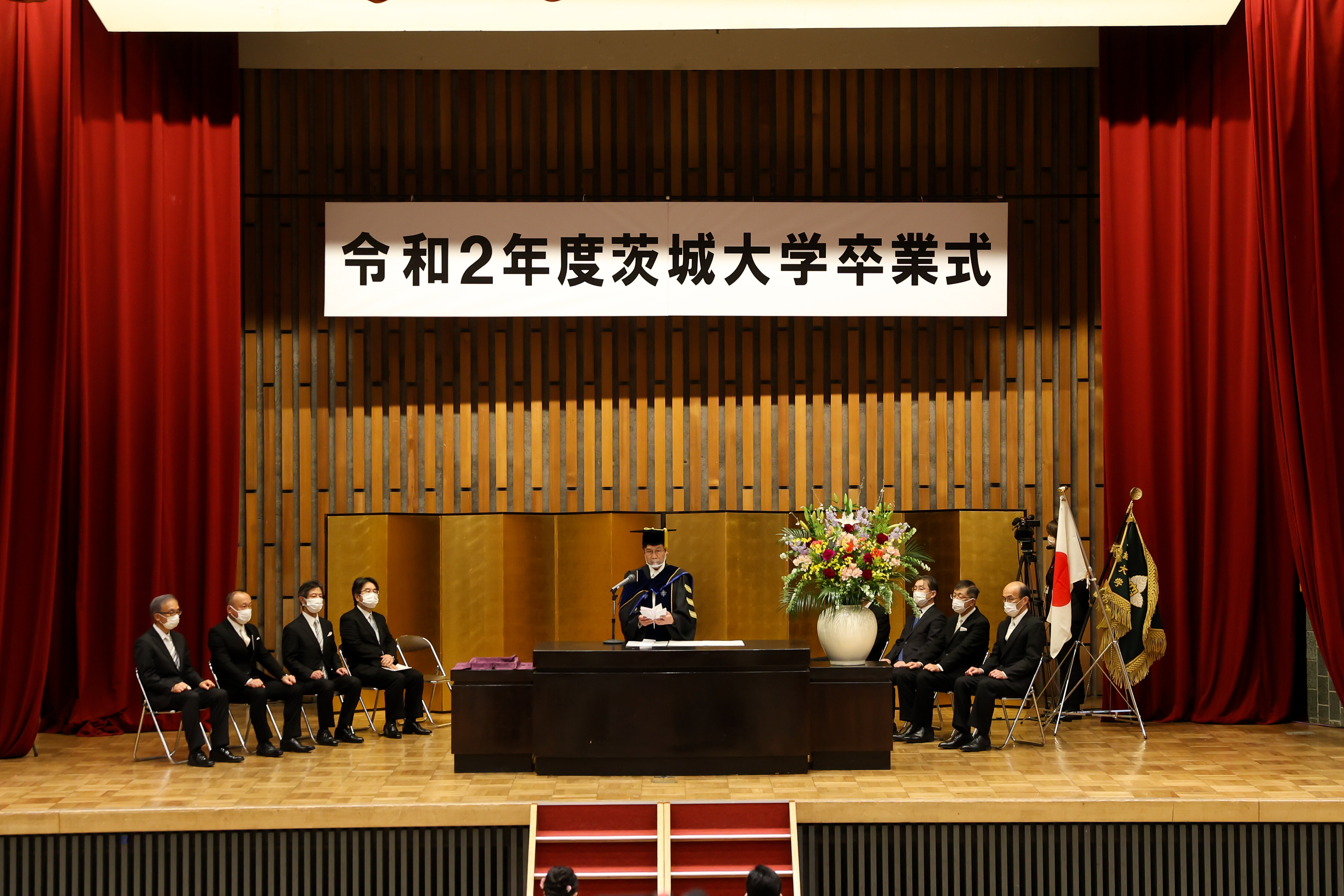 卒業おめでとう 動画 写真で振り返る令和2年度卒業式 学位記伝達式 News 茨城大学