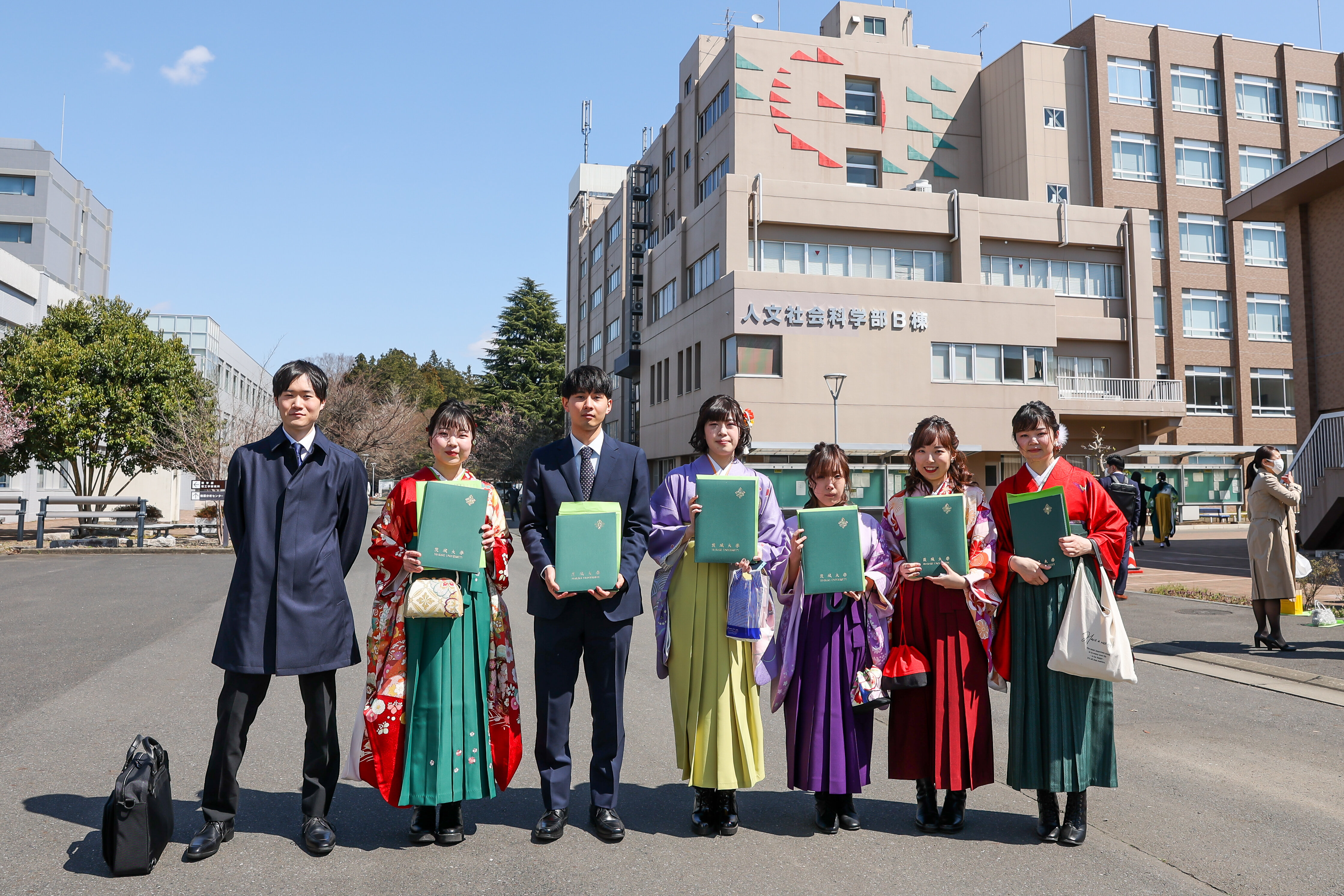 卒業おめでとう 動画 写真で振り返る令和2年度卒業式 学位記伝達式 News 茨城大学