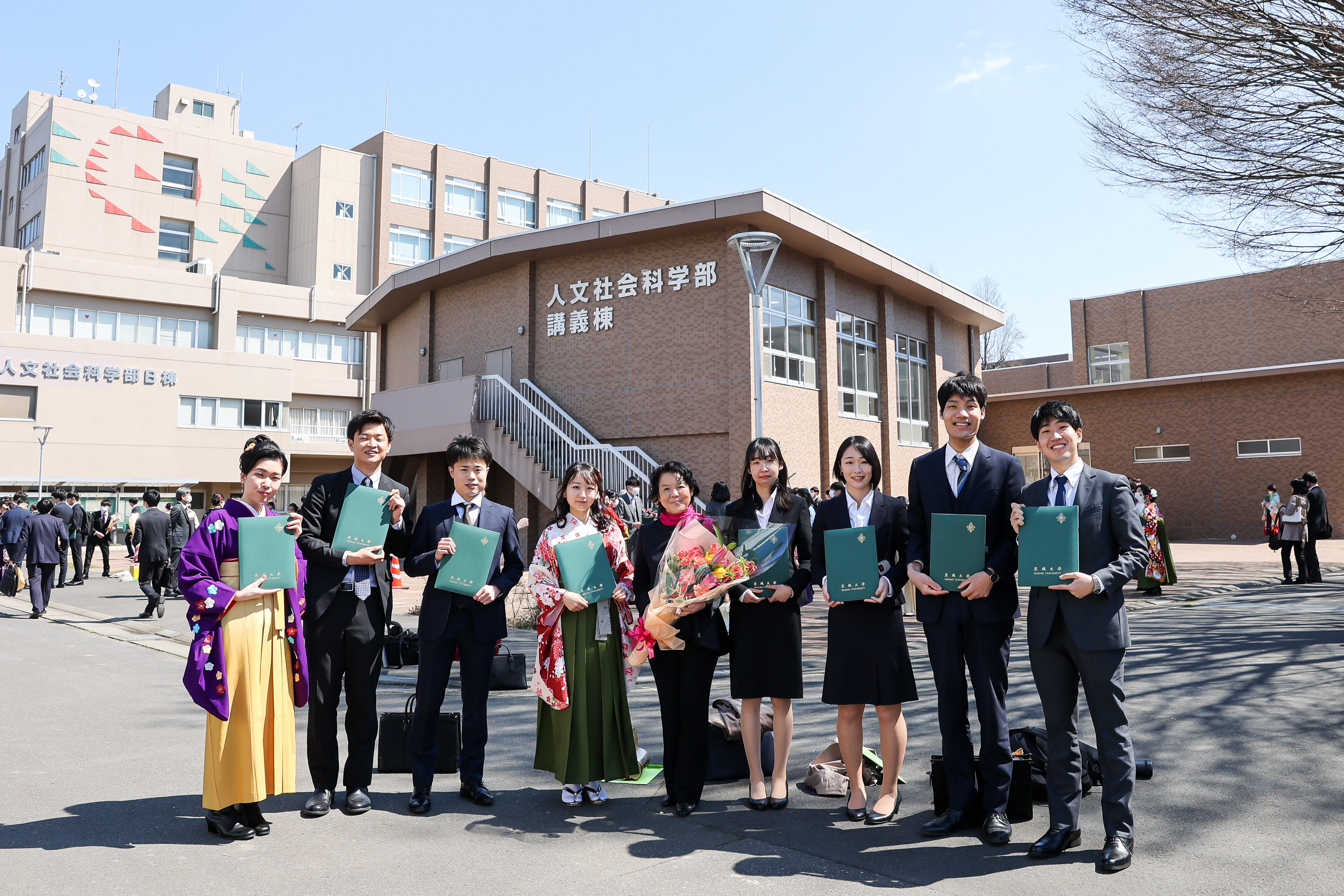 卒業おめでとう 動画 写真で振り返る令和2年度卒業式 学位記伝達式 News 茨城大学