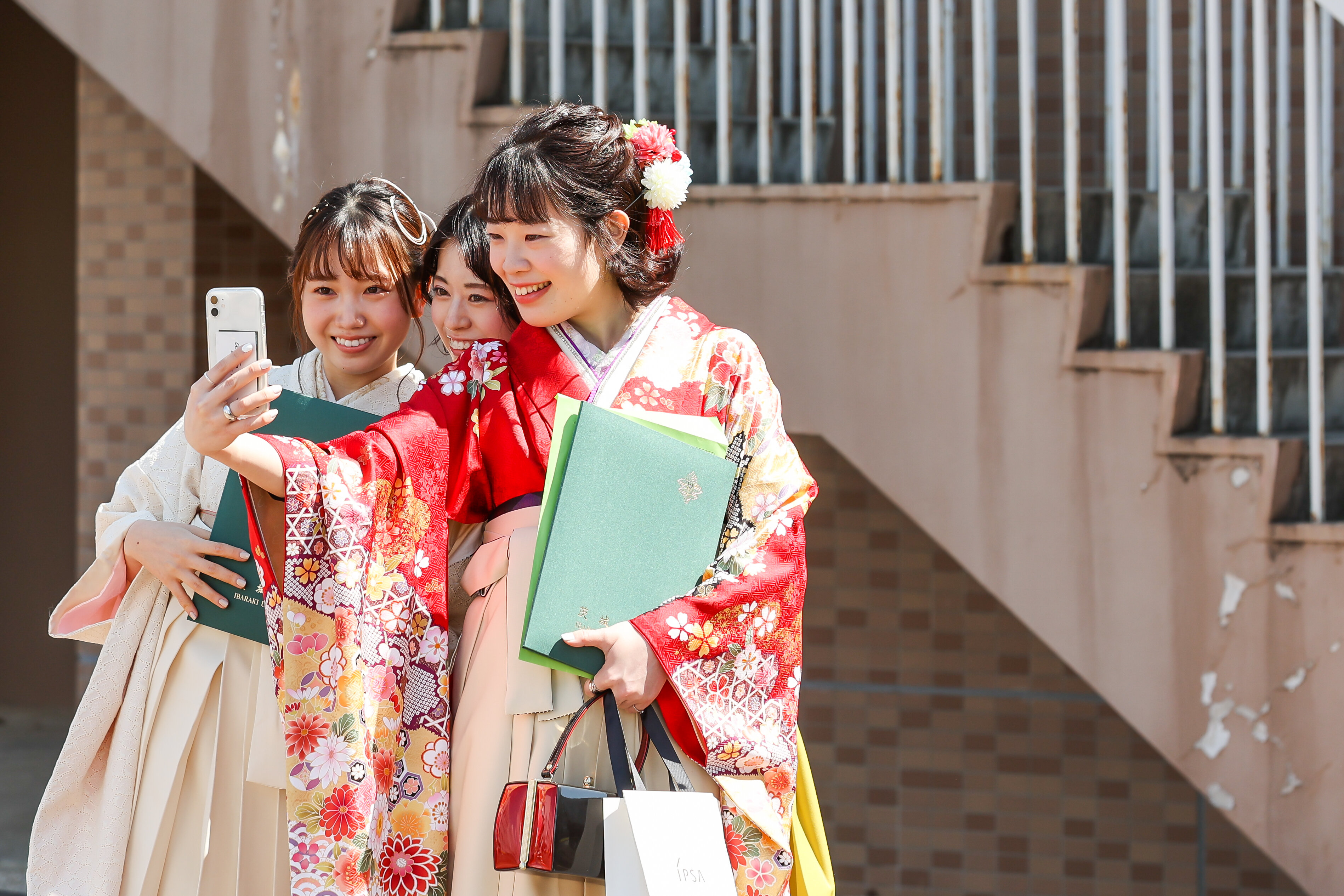 卒業おめでとう 動画 写真で振り返る令和2年度卒業式 学位記伝達式 News 茨城大学