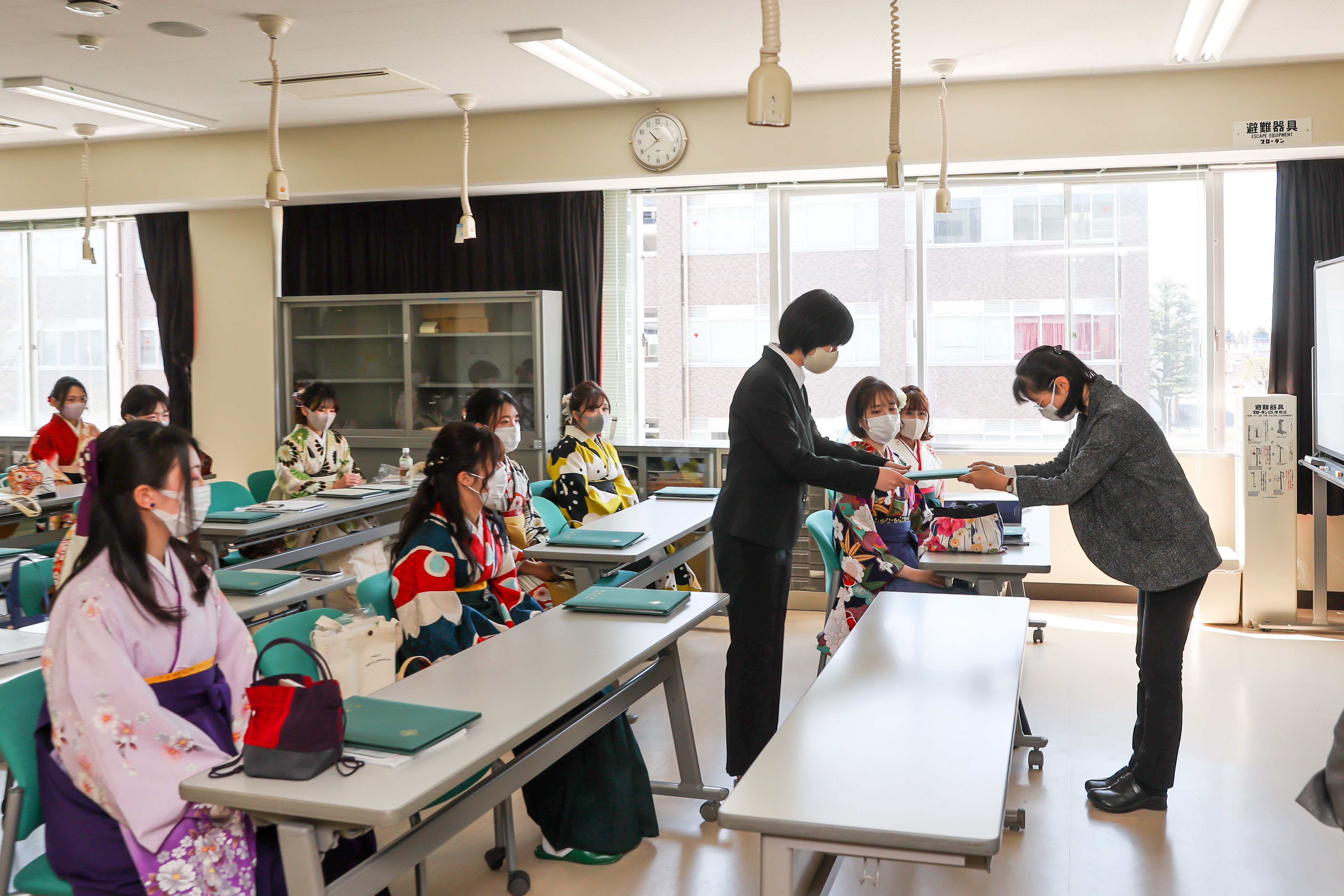 卒業おめでとう 動画 写真で振り返る令和2年度卒業式 学位記伝達式 News 茨城大学