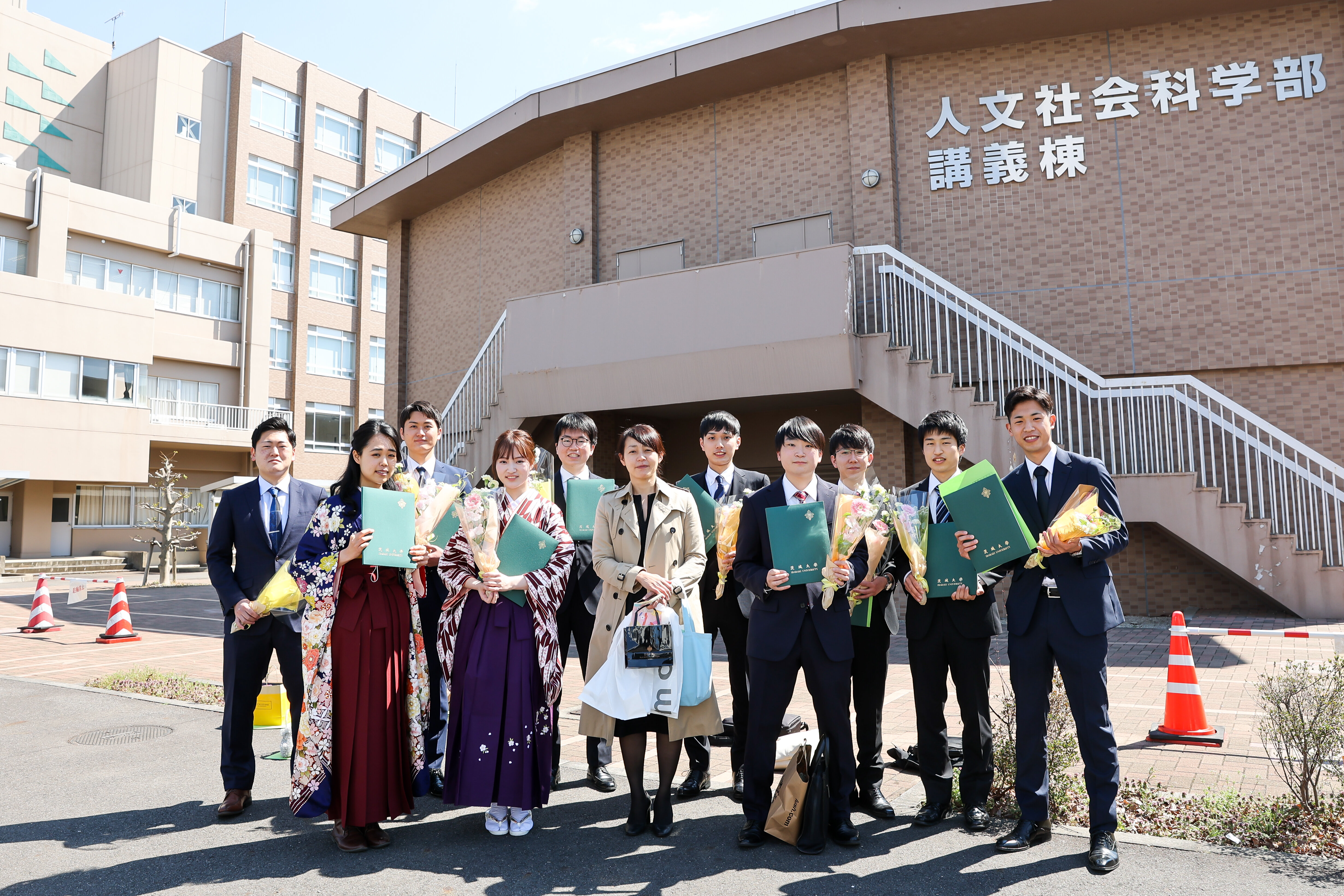 卒業おめでとう 動画 写真で振り返る令和2年度卒業式 学位記伝達式 News 茨城大学